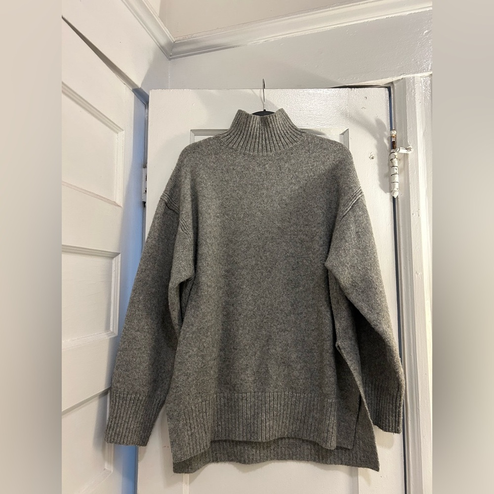 H&M Gray Turtleneck Sweater